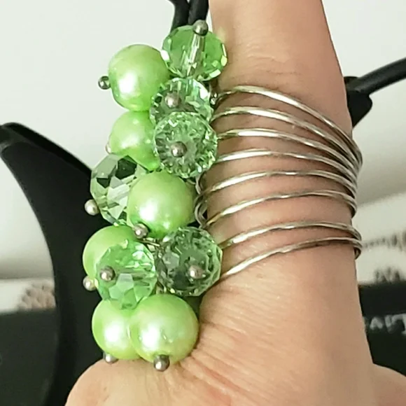 ⭐5/$25 Fun Funky Lime Green Peridot August Beaded Bauble Ring - Picture 10 of 13